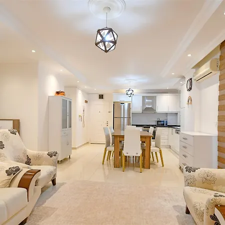 Stone Peaceful Beachfront Living, 2-bedroom In Demirtas * אלאניה